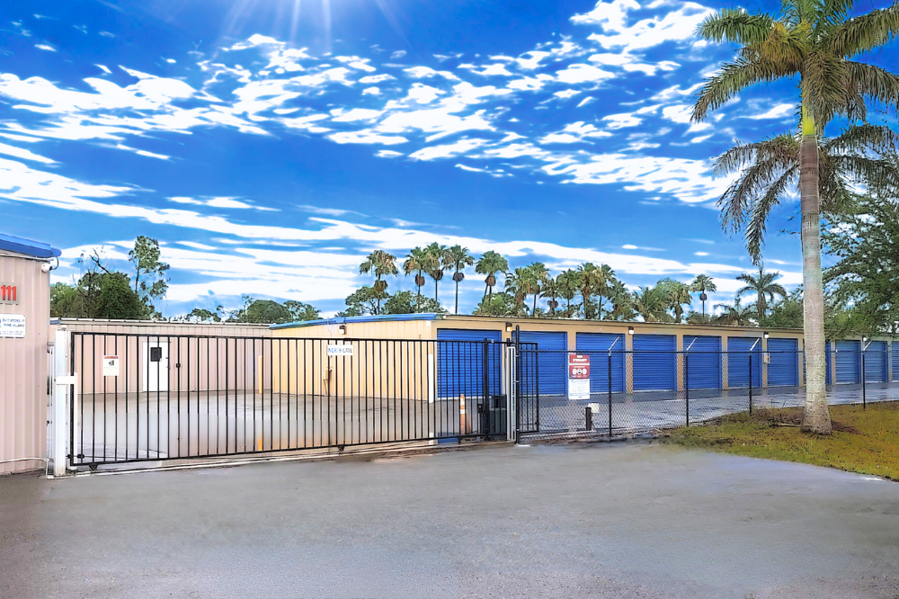 Self storage units in Florida with secure fencing
